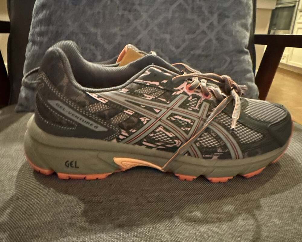 Women’s Asics Gel-Venture 6 Size 11 Trail Running Shoes